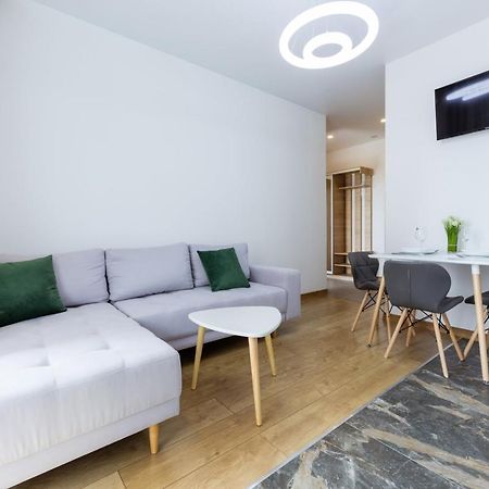 Nyvky Like Home - Nyvky Park - Apt 45 Kiev Bagian luar foto
